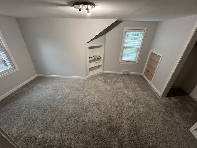 17 N Iowa Avenue, Addison, IL 60101