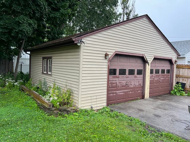 17 N Iowa Avenue, Addison, IL 60101