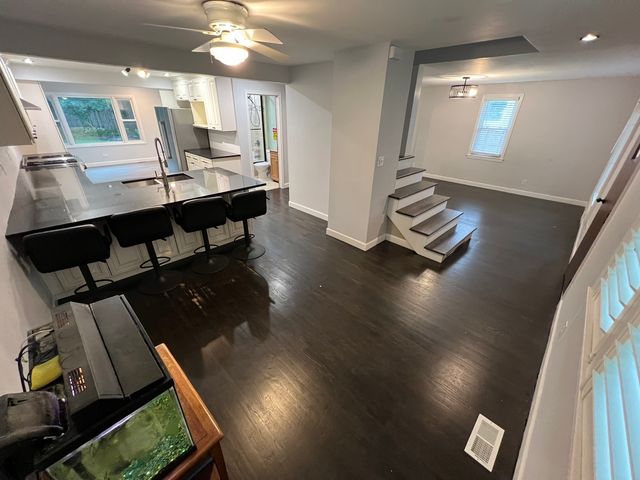 17 N Iowa Avenue, Addison, IL 60101