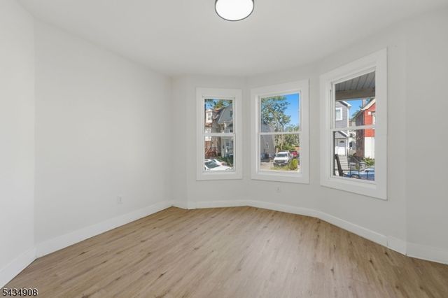 148 N 15Th St, East Orange City, NJ 07017