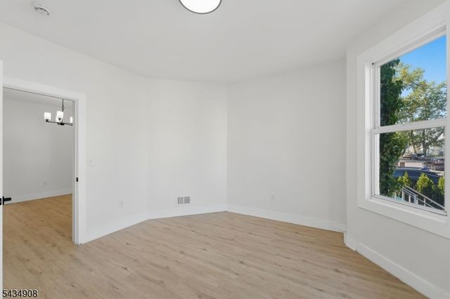 148 N 15Th St, East Orange City, NJ 07017