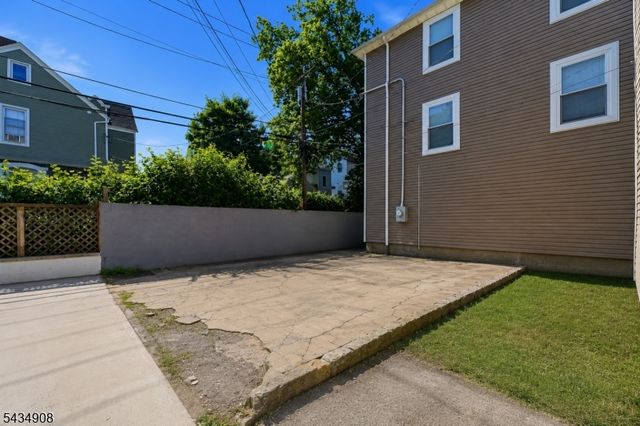 148 N 15Th St, East Orange City, NJ 07017