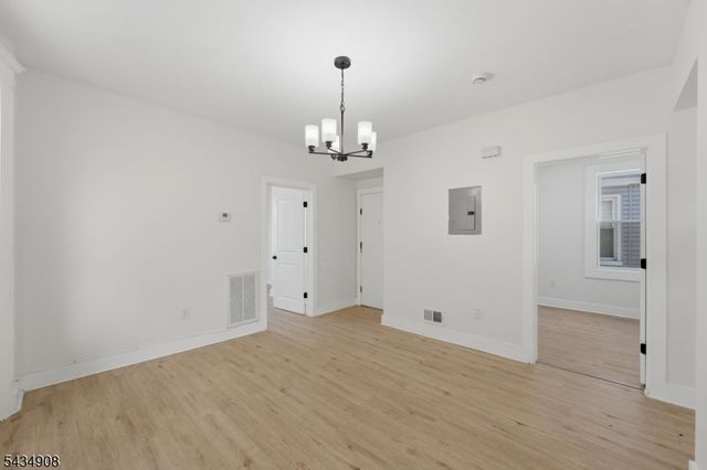 148 N 15Th St, East Orange City, NJ 07017