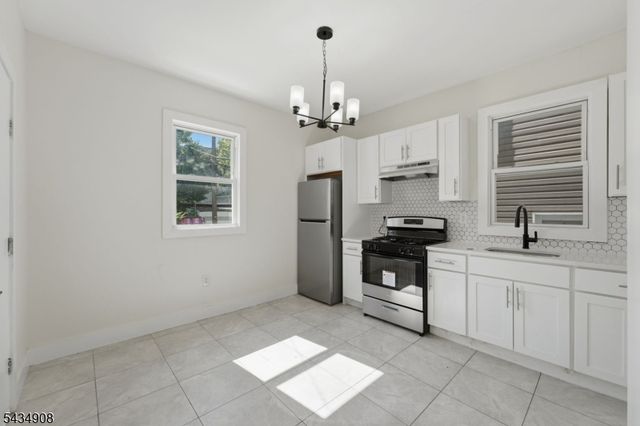 148 N 15Th St, East Orange City, NJ 07017