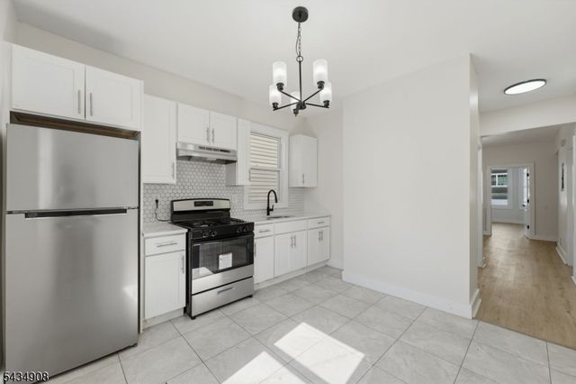 148 N 15Th St, East Orange City, NJ 07017