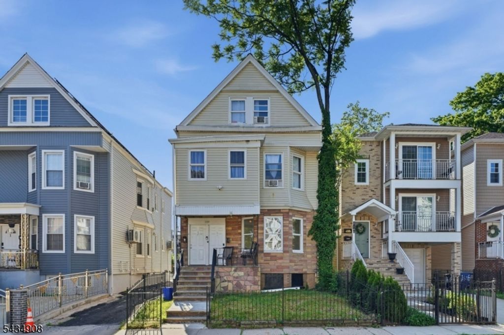 148 N 15Th St, East Orange City, NJ 07017