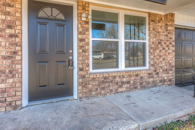 218 S 163rd East Avenue, Tulsa, OK 74108