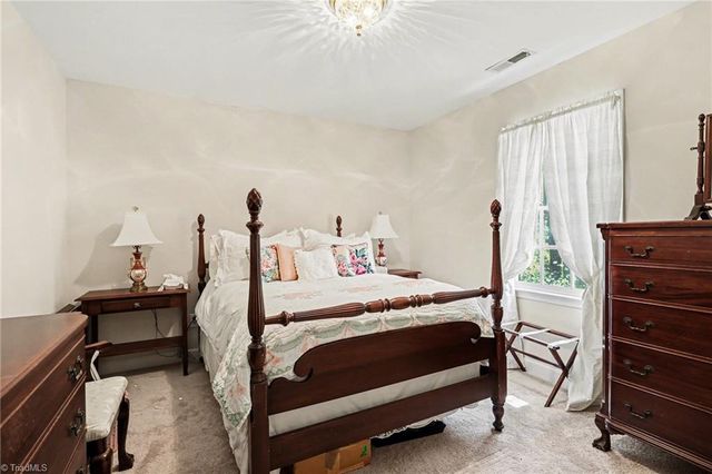 5005 Mayberry Lane, Winston-salem, NC 27106