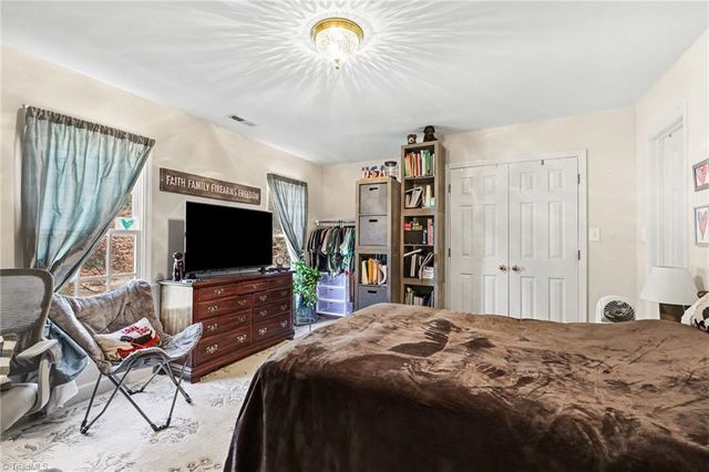 5005 Mayberry Lane, Winston-salem, NC 27106