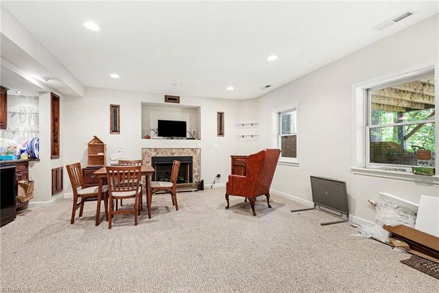 5005 Mayberry Lane, Winston-salem, NC 27106