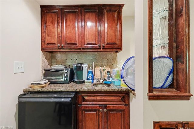 5005 Mayberry Lane, Winston-salem, NC 27106