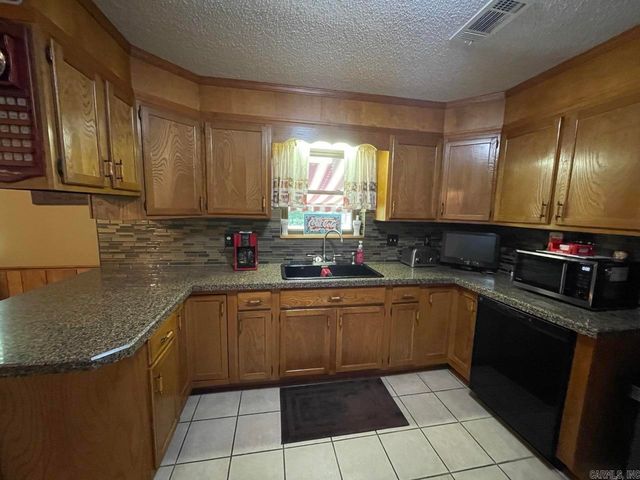 6000 Sleepy Village Road, Benton, AR 72015