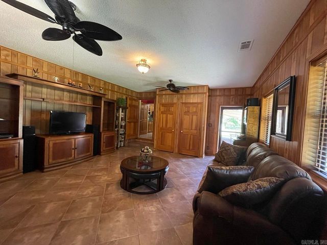 6000 Sleepy Village Road, Benton, AR 72015