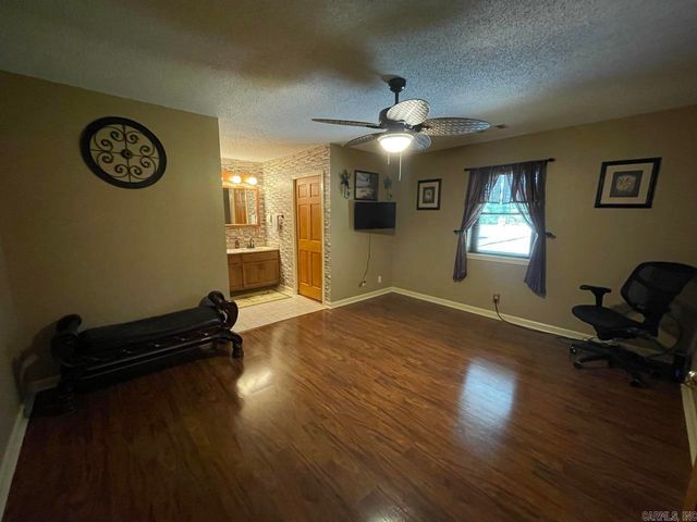 6000 Sleepy Village Road, Benton, AR 72015