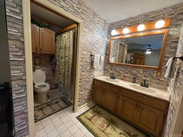 6000 Sleepy Village Road, Benton, AR 72015