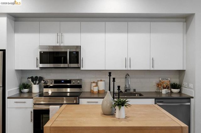 260 Brooklyn Basin Way 460, Oakland, CA 94606