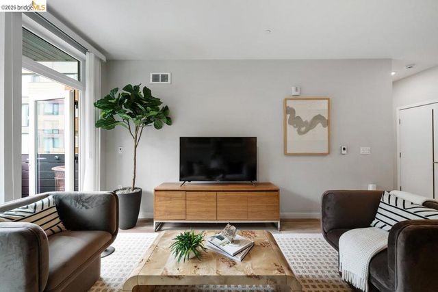 260 Brooklyn Basin Way 460, Oakland, CA 94606
