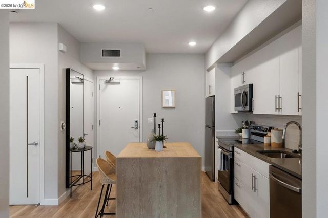 260 Brooklyn Basin Way 460, Oakland, CA 94606