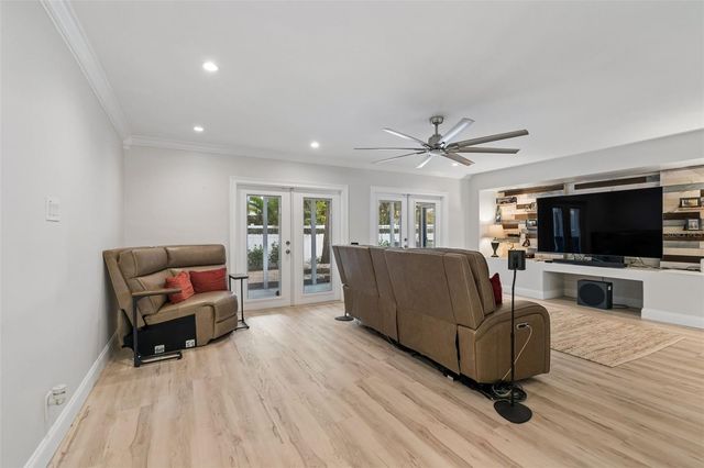 8270 30TH AVENUE N, St Petersburg, FL 33710