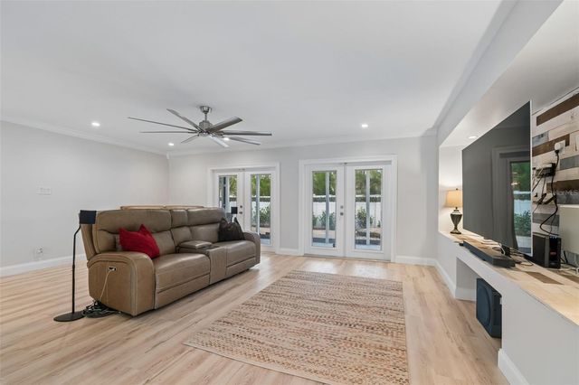 8270 30TH AVENUE N, St Petersburg, FL 33710