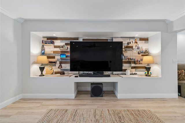 8270 30TH AVENUE N, St Petersburg, FL 33710