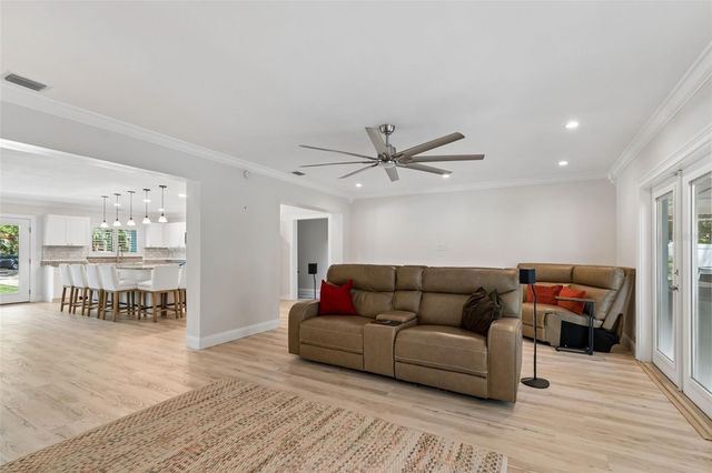 8270 30TH AVENUE N, St Petersburg, FL 33710