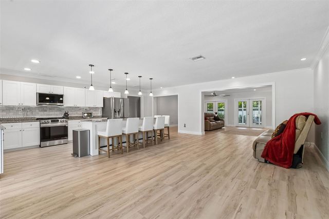 8270 30TH AVENUE N, St Petersburg, FL 33710