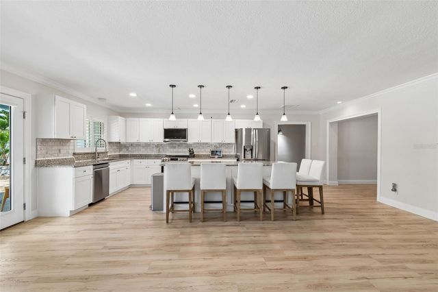 8270 30TH AVENUE N, St Petersburg, FL 33710