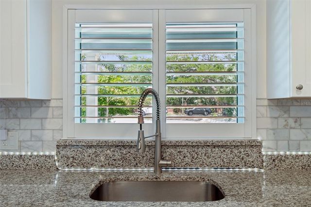 8270 30TH AVENUE N, St Petersburg, FL 33710