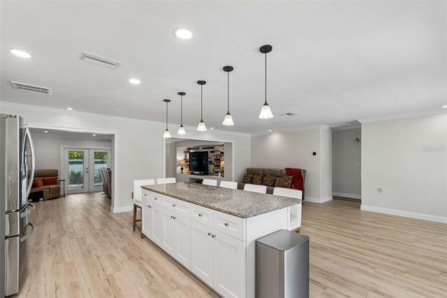 8270 30TH AVENUE N, St Petersburg, FL 33710