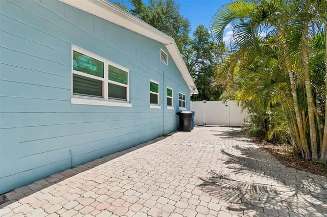 8270 30TH AVENUE N, St Petersburg, FL 33710