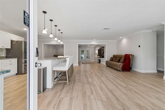 8270 30TH AVENUE N, St Petersburg, FL 33710