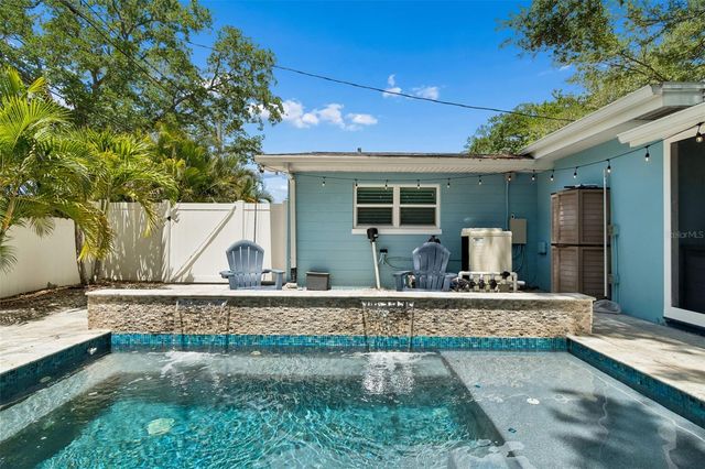 8270 30TH AVENUE N, St Petersburg, FL 33710