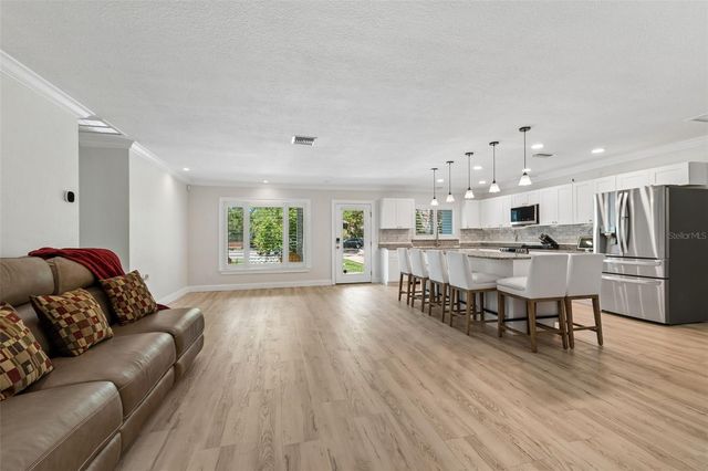 8270 30TH AVENUE N, St Petersburg, FL 33710