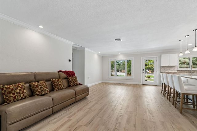 8270 30TH AVENUE N, St Petersburg, FL 33710