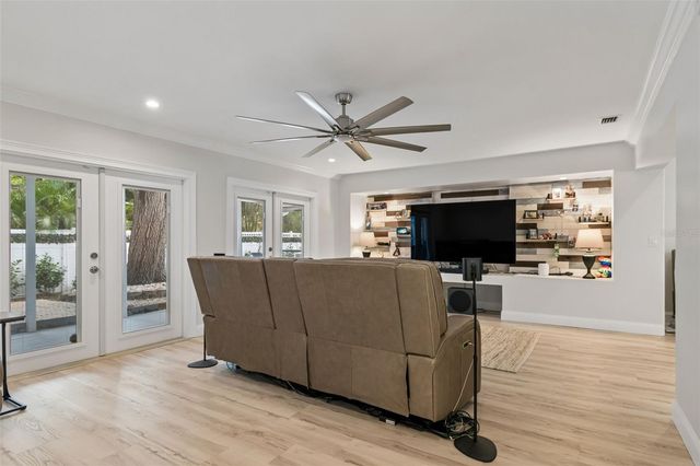 8270 30TH AVENUE N, St Petersburg, FL 33710