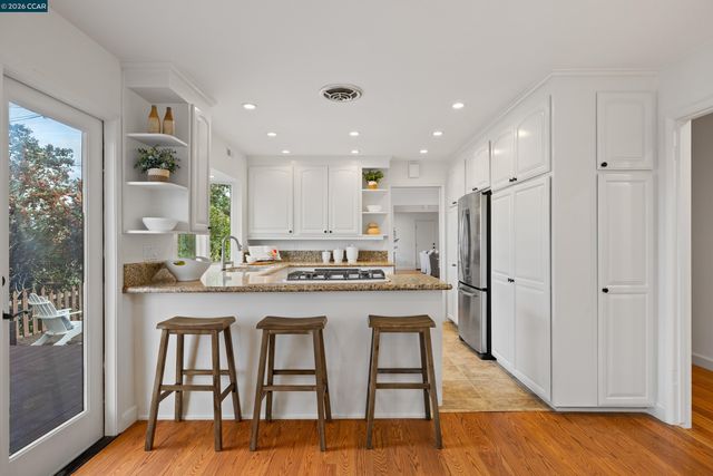 2080 Essenay Ave, Walnut Creek, CA 94597