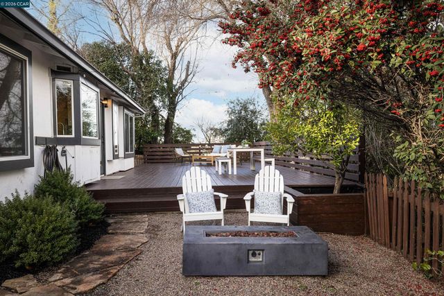 2080 Essenay Ave, Walnut Creek, CA 94597