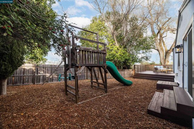 2080 Essenay Ave, Walnut Creek, CA 94597