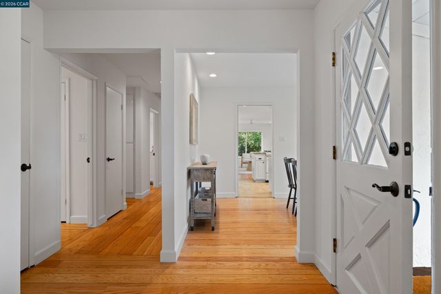 2080 Essenay Ave, Walnut Creek, CA 94597