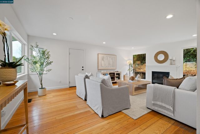 2080 Essenay Ave, Walnut Creek, CA 94597