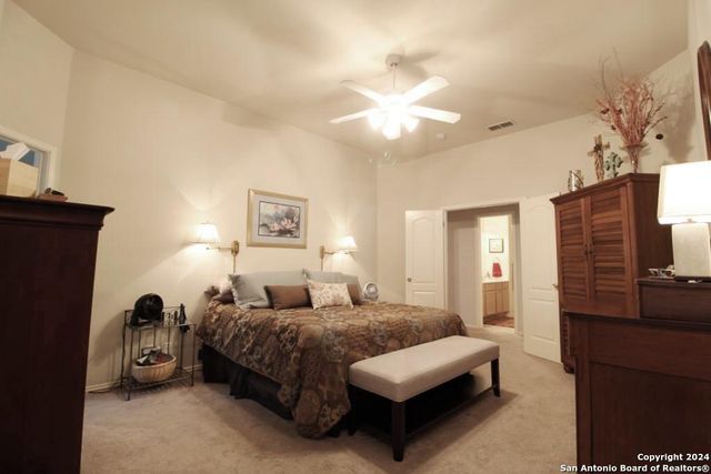 8 Dallari Ct, San Antonio, TX 78216