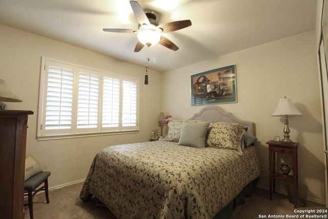 8 Dallari Ct, San Antonio, TX 78216
