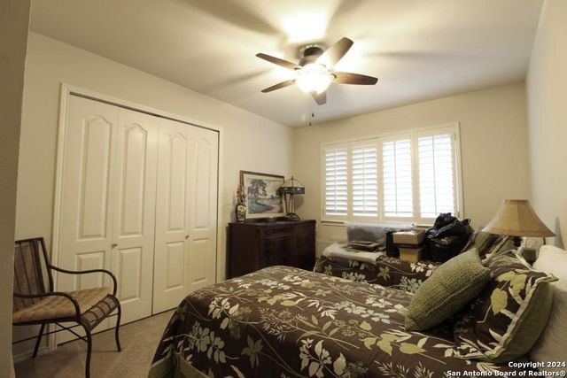 8 Dallari Ct, San Antonio, TX 78216