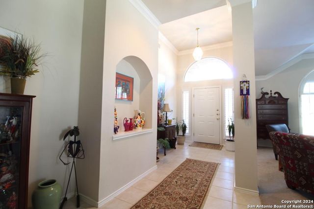 8 Dallari Ct, San Antonio, TX 78216