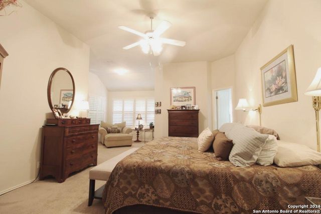 8 Dallari Ct, San Antonio, TX 78216