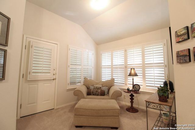 8 Dallari Ct, San Antonio, TX 78216