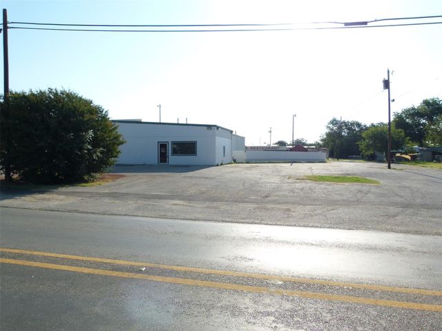 101 E Hall Street, Bangs, TX 76823
