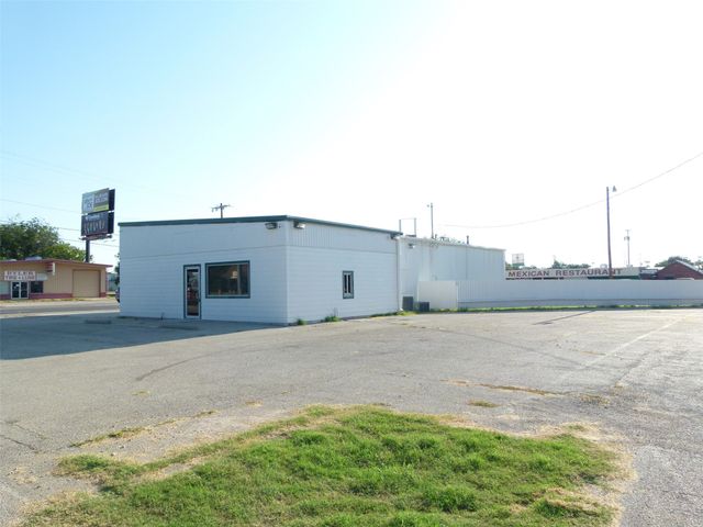 101 E Hall Street, Bangs, TX 76823