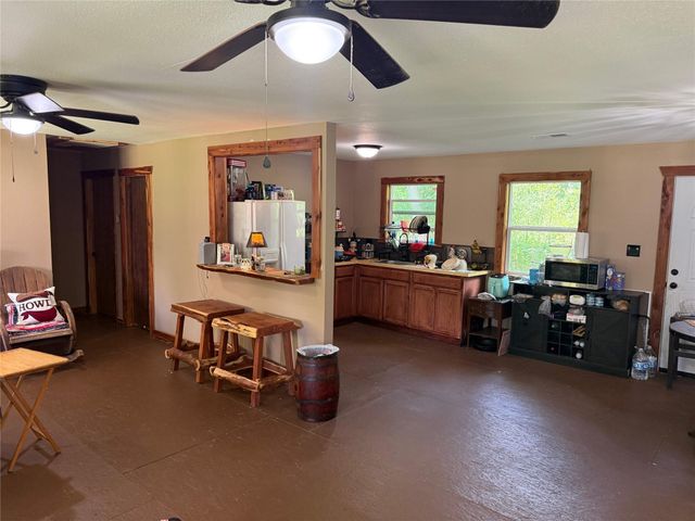 1250 Trails End Drive, Cleveland, TX 77328